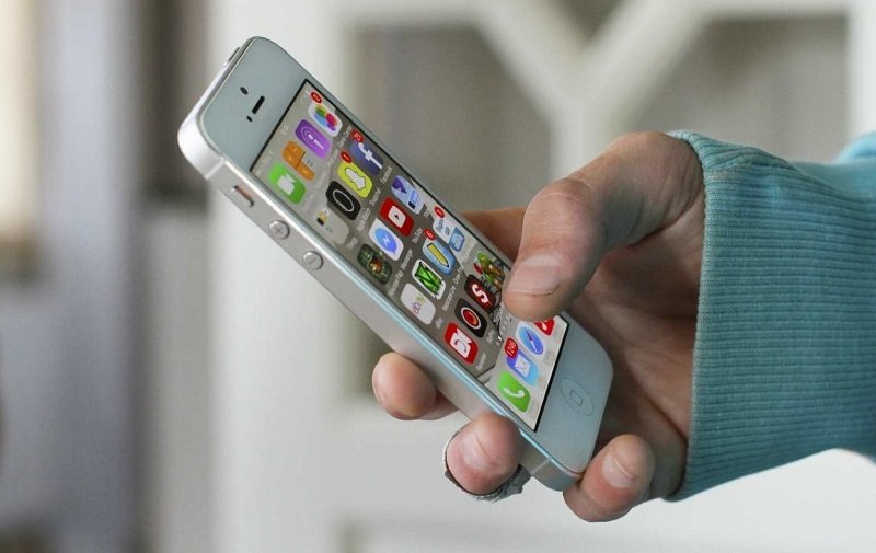 Cần đăng xuất hết các thông tin tài khỏa cá nhân, xóa dữ liệu và tháo sim ra khởi iphone cũ 