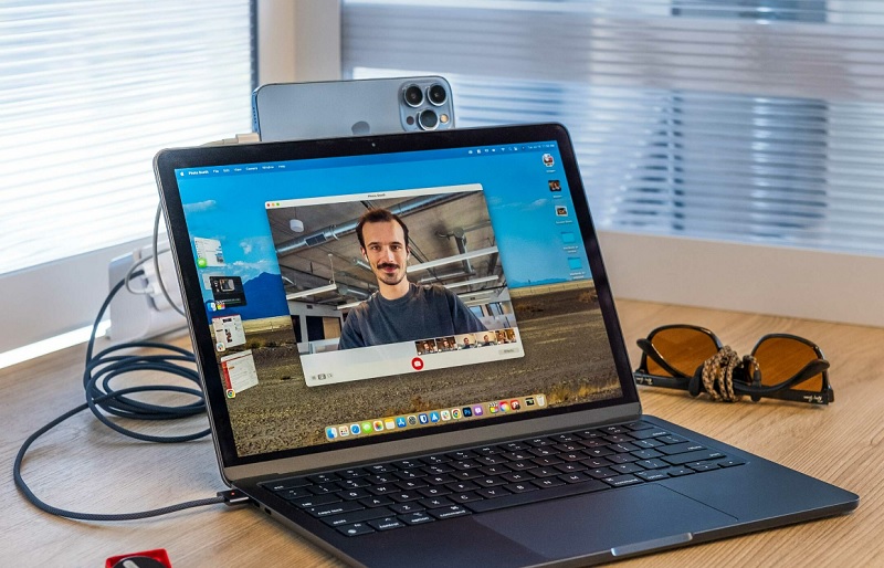 Continuity Camera cho phép iPhone trở thành webcame trên laptop 