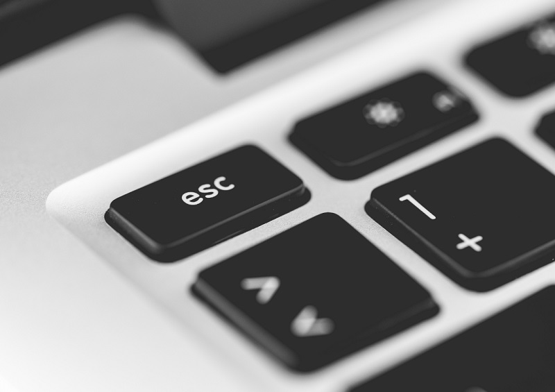 Tùy kiểu bàn phím máy tính mà phím Esc có biểu tượng hình ổ khóa 