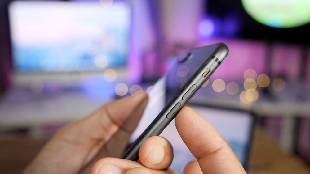 Mẹo kiểm tra iPhone cũ đơn giản kiểm tra phím âm lượng