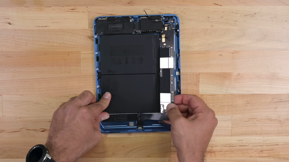 Mổ bụng iPad Gen 10 2022