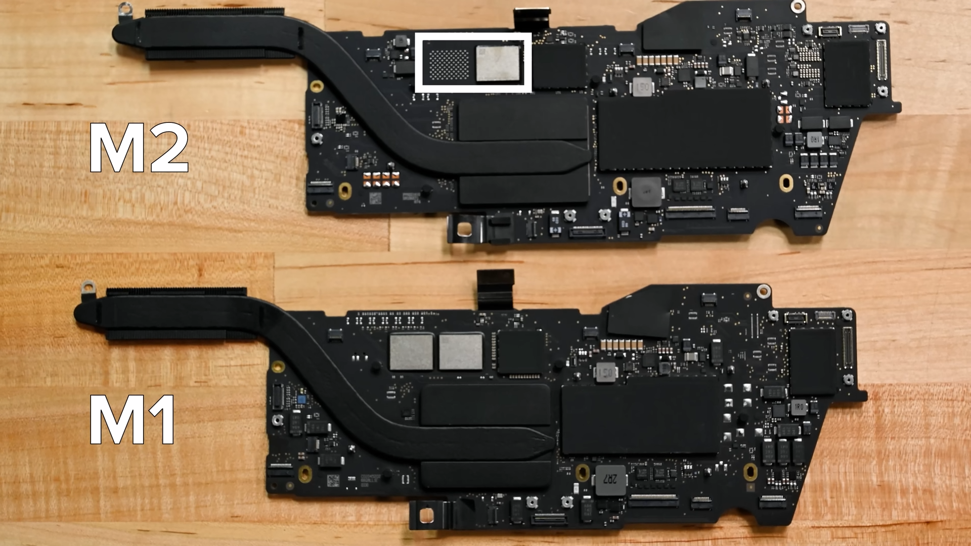 MacBook Pro 13 inch với M2, thấy nó gần giống với M1