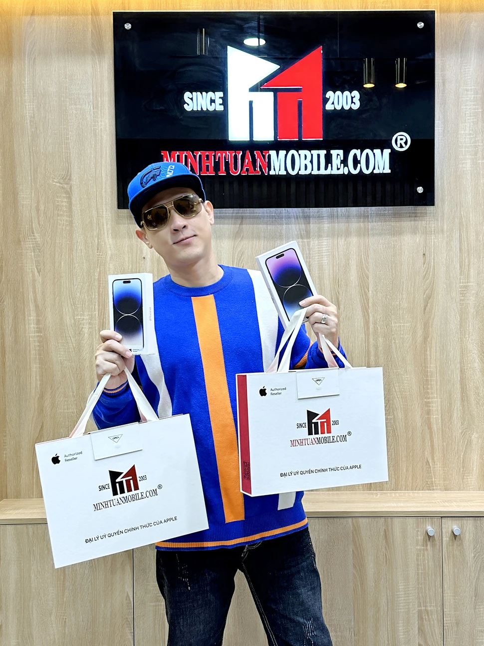 Ca sĩ Nguyên Vũ mua iPhone 14 Pro Max