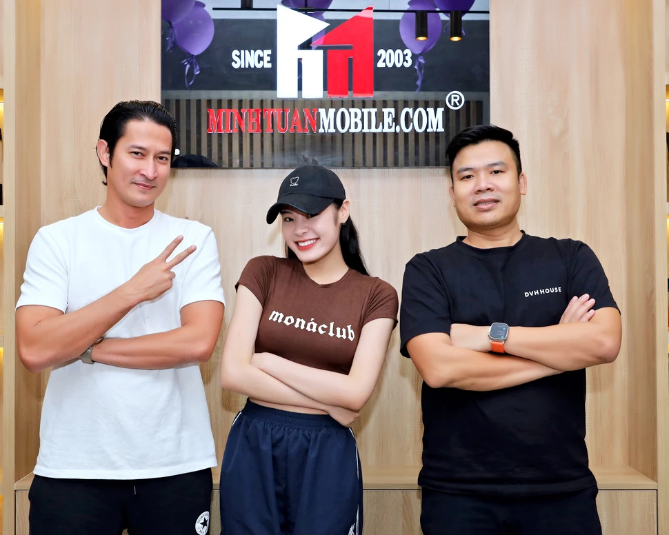 Huy Khánh mua iPhone 14 Pro Max tại Minh Tuấn