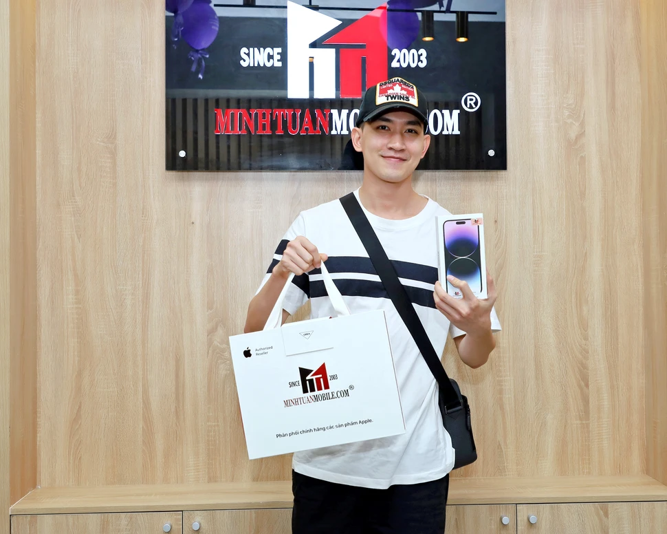 Võ Cảnh mua iPhone 14 Pro Max