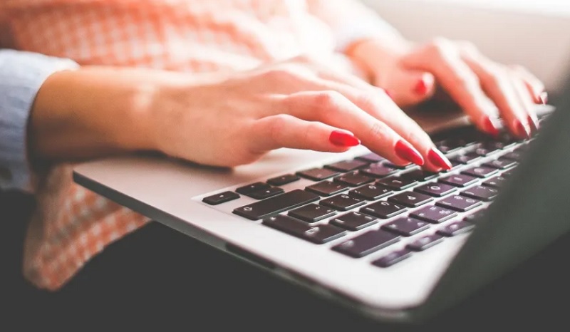 Vì sao laptop bị nóng?