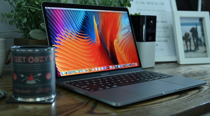 Sử dụng trong môi trường thoáng mát và đặt laptop trên bề mặt thông gió