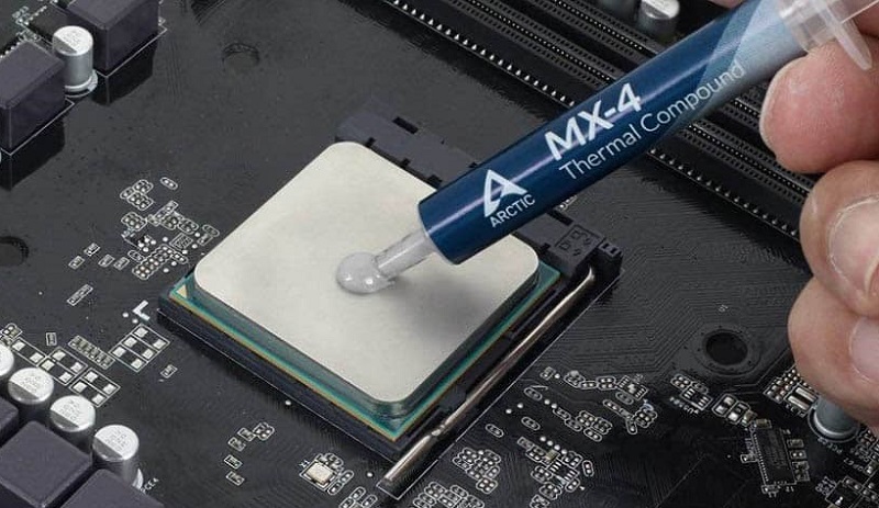 Dán keo hoặc sử dụng miếng dán tản nhiệt