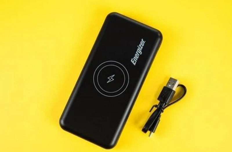 Pin sạc dự phòng tích hợp sạc không dây Energizer 10.000 mAh QE10007BK