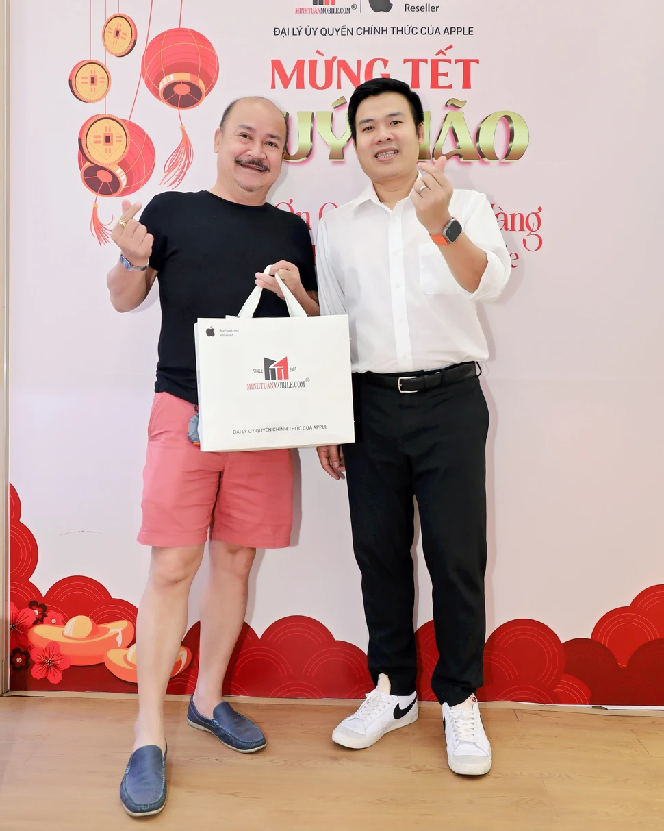 Hoàng Sơn mua iPhone 14 Pro Max