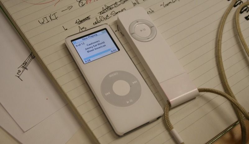 Năm 2005, Apple công bố một chiếc iPod có thể phát video