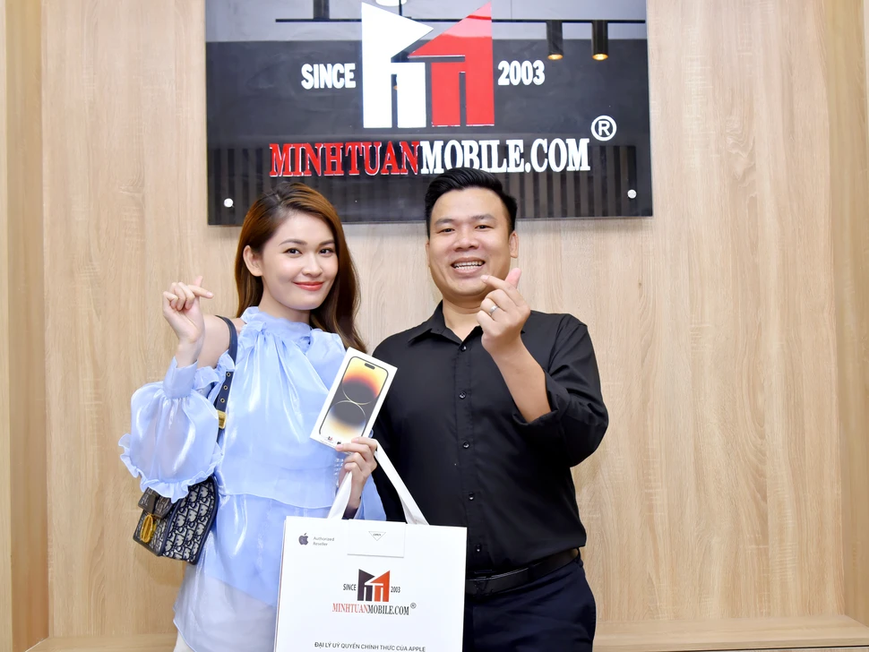 Á hậu Thùy Dung mua iPhone 14 Pro Max