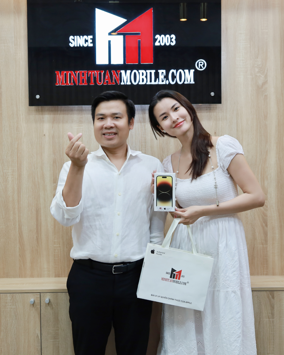 Người mẫu Cao Thiên Trang đẹp tinh khôi tậu iPhone 14 Pro Max