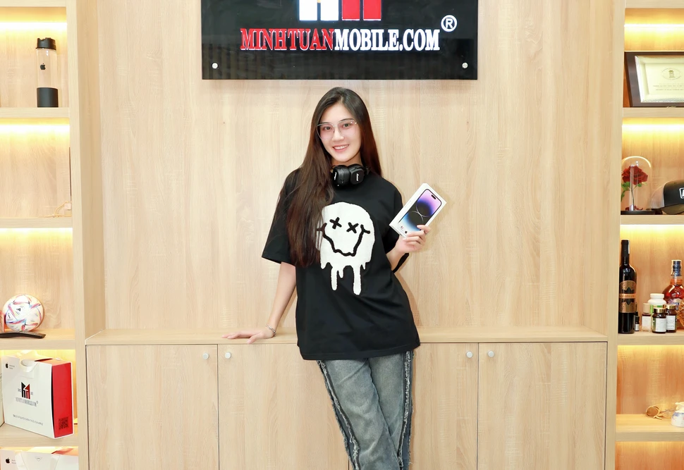 Táng Huỳnh Như sắm iPhone 14 Pro Max