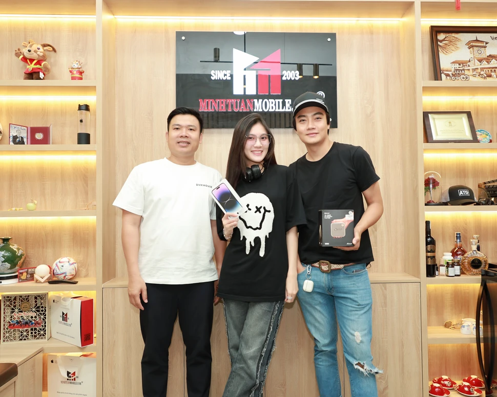 Táng Huỳnh Như sắm iPhone 14 Pro Max tại Minh Tuấn Mobile 