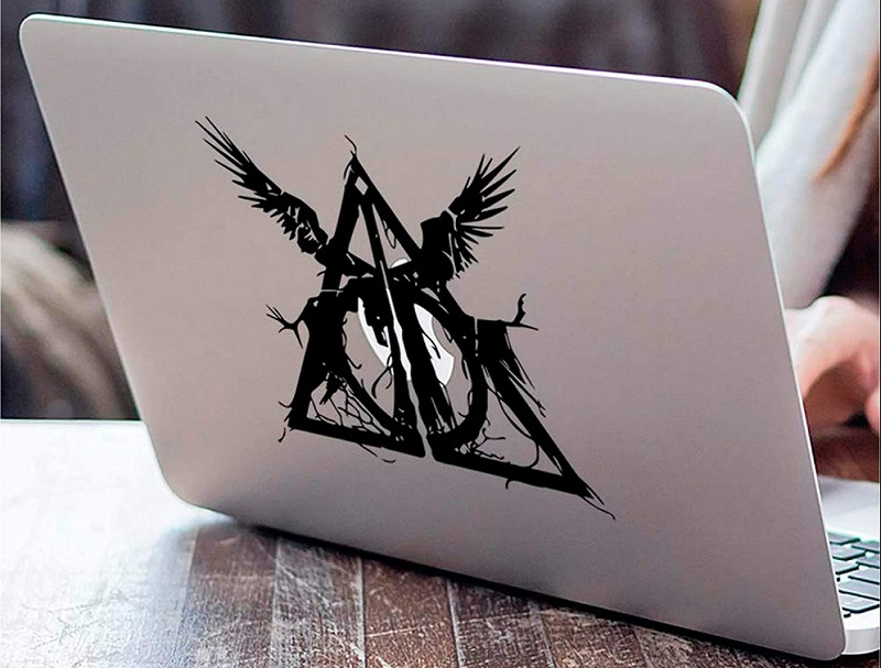 Chọn dùng nhãn dán chất lượng cao để không để lại vết keo dính 