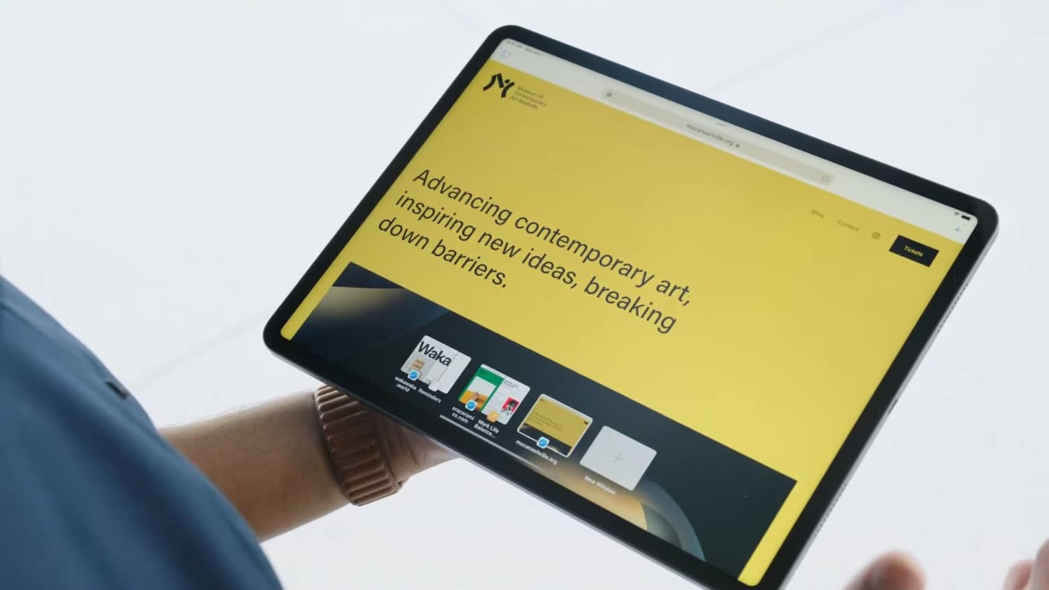 Màn hình iPad hiển thị tính năng Shelf với các màn hình chia nhỏ đã lưu