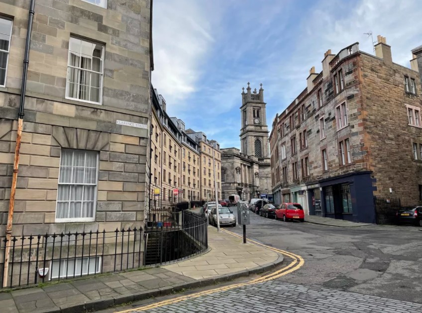 iPhone 12, ống kính tiêu chuẩn