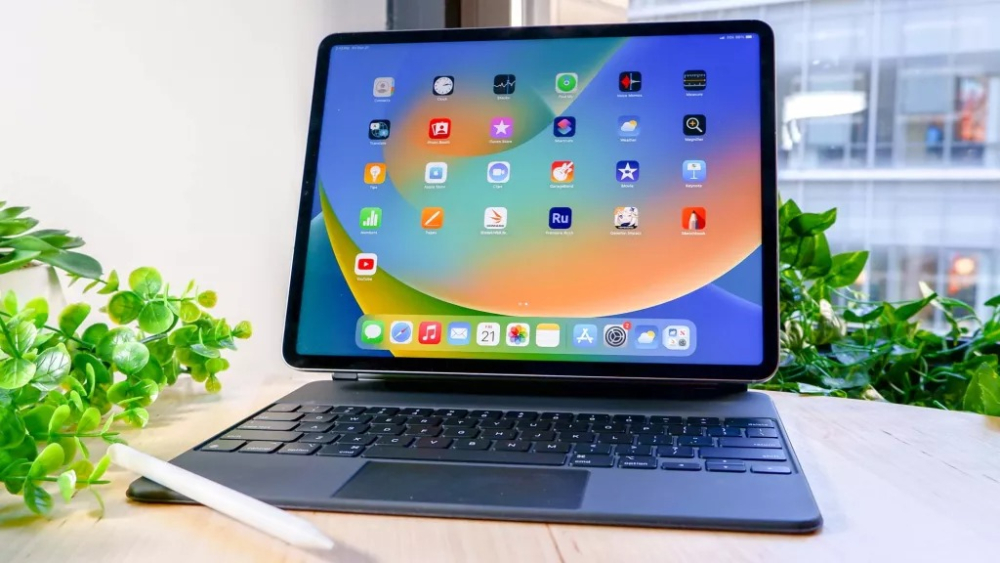 So sánh iPad Pro 2022 vs Samsung Galaxy Tab S8 Ultra: Nên mua máy tính bảng nào?
