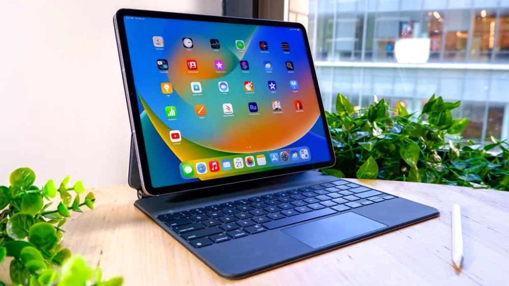 So sánh iPad Pro 2022 vs Samsung Galaxy Tab S8 Ultra: Nên mua máy tính bảng nào?
