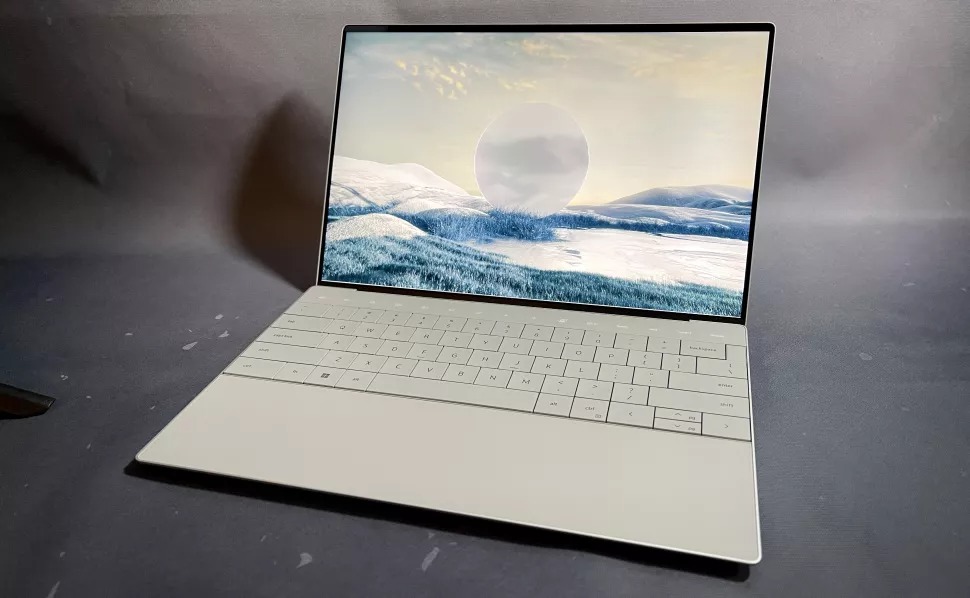 So sánh hiệu năng giữa MacBook Air M2 và Dell XPS 13 Plus