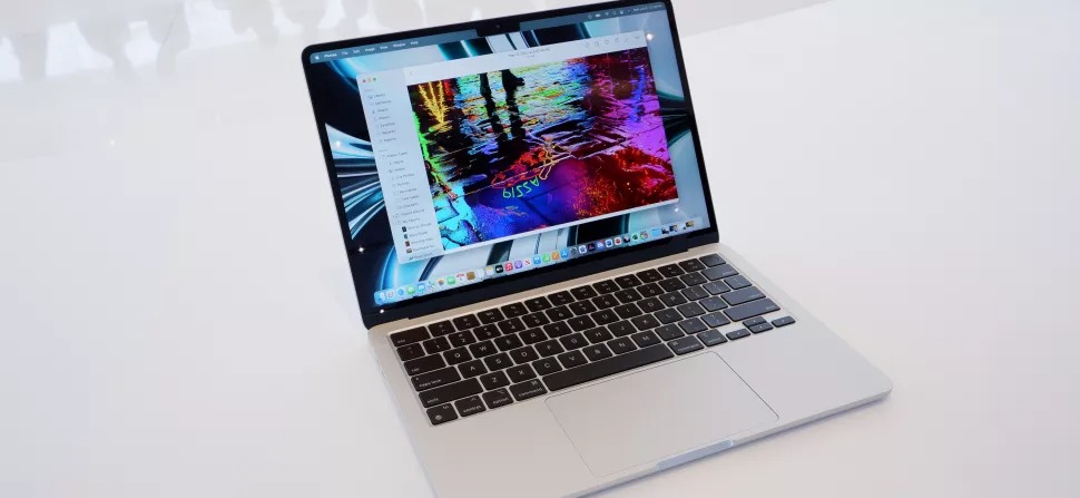 So sánh MacBook Pro M2 vs MacBook Air M2