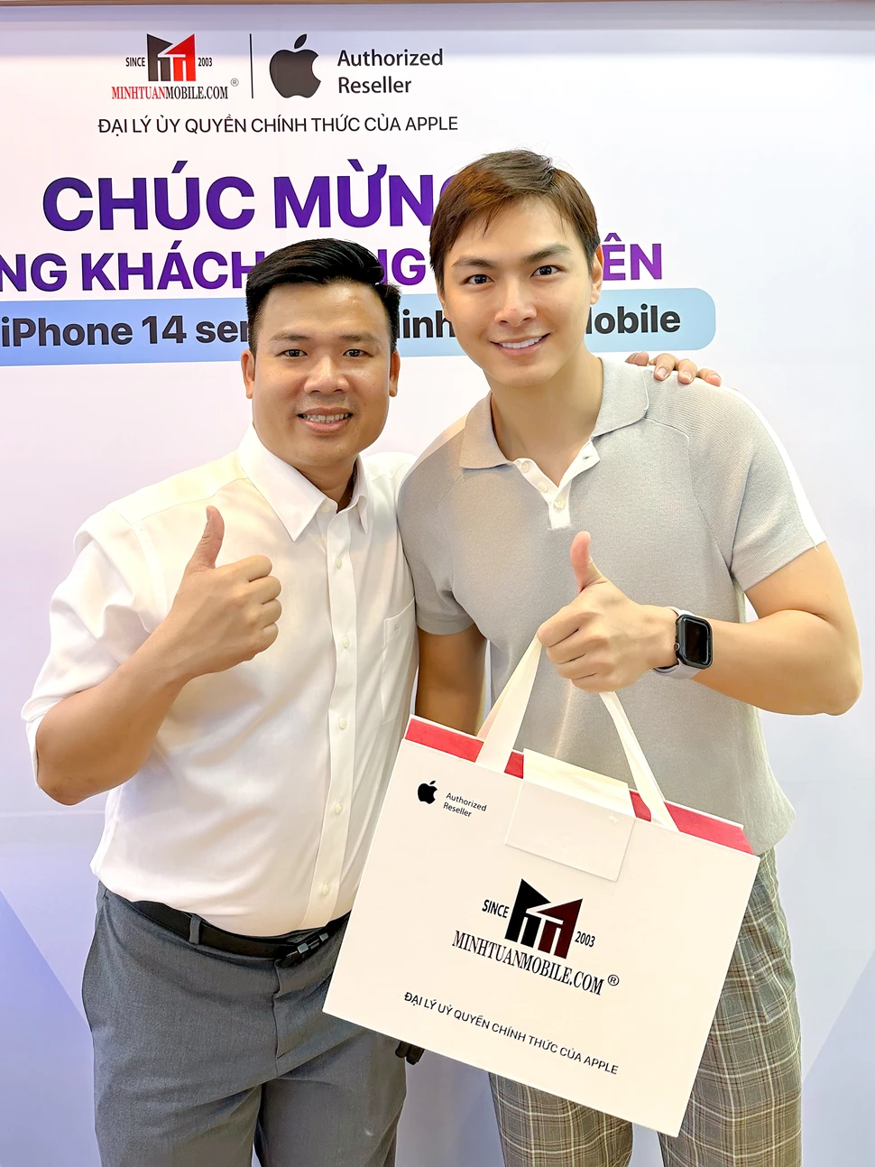 Soái ca Jay Quân mê đắm tím “đậm sâu” iPhone 14 Pro Max