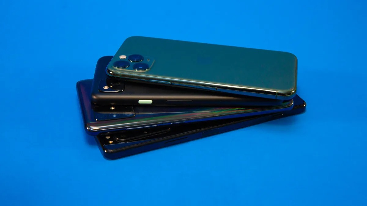 iOS 16 và Android 13