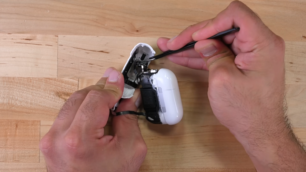 Mổ bụng AirPods Pro 2