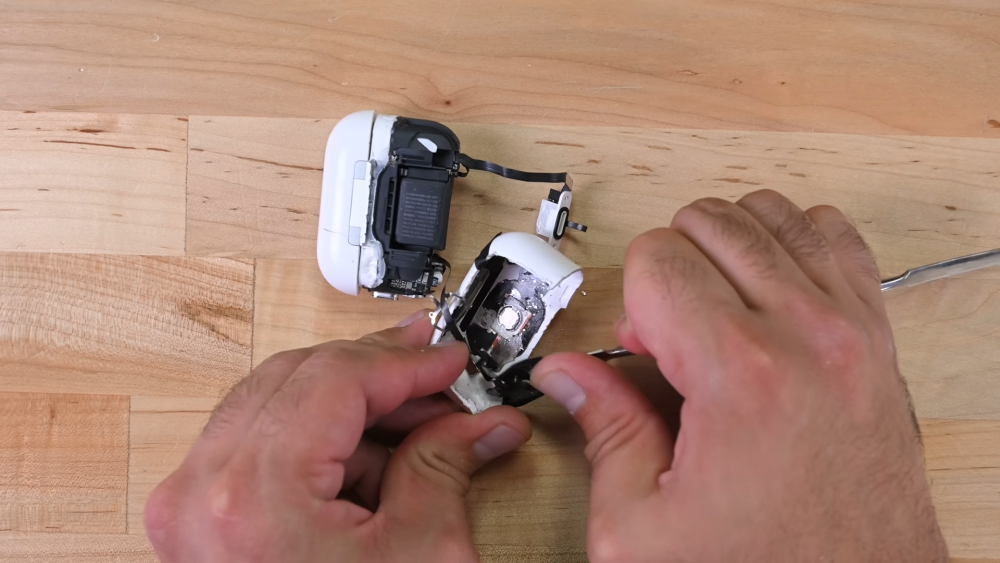 Mổ bụng AirPods Pro 2