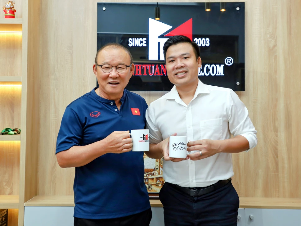 Thầy Park mua iPhone 14 Pro Max tại Minh Tuấn