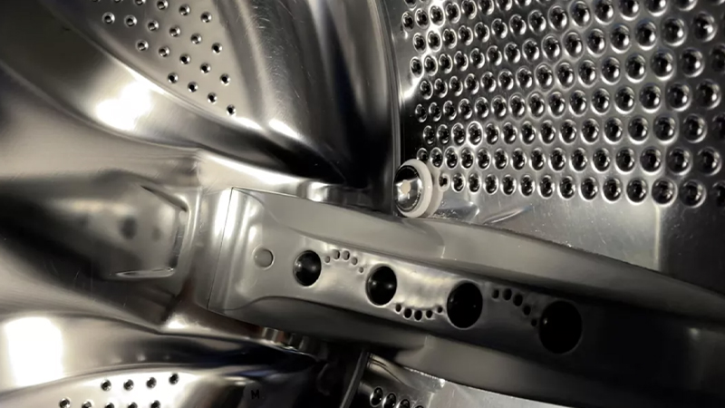 Thẻ AirTag bên trong mắy giặt