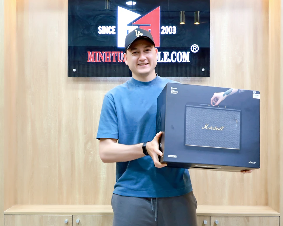 Đặng Văn Lâm mua loa Marshall