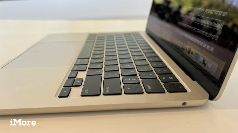 Trên tay đánh giá chiếc M2 MacBook Air 2022: Liệu có đáng mua?