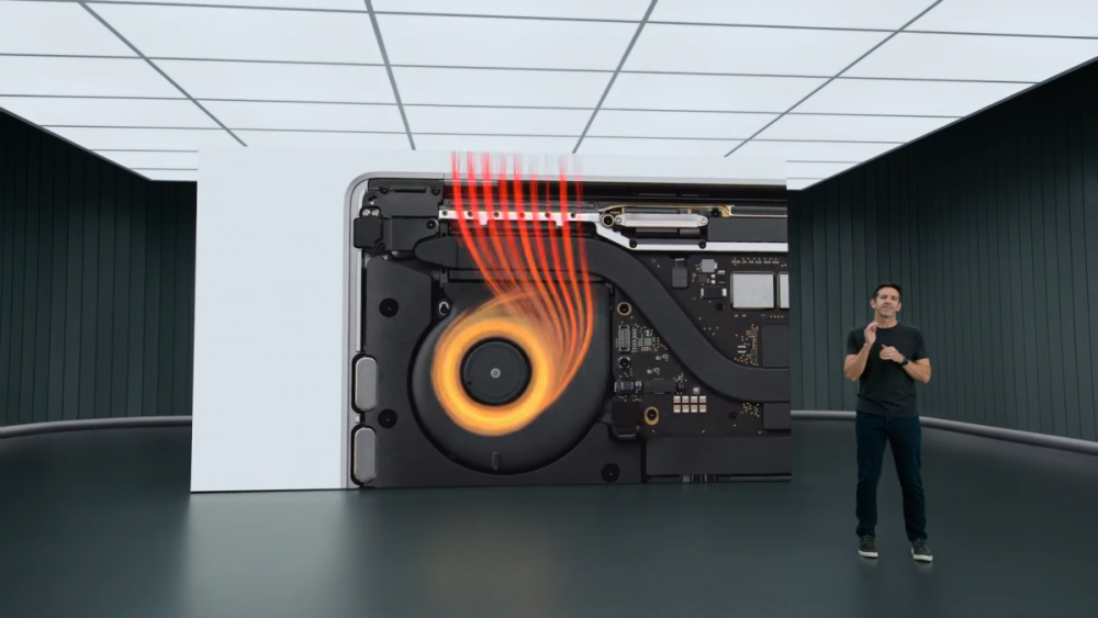 Theo Apple, MacBook Pro 13 inch cung cấp lên đến 20 giờ xem video chỉ với một lần sạc nhờ bộ vi xử lý mới ít tiêu tốn năng lượng hơn. Việc này giúp bạn an tâm hơn khi sử dụng máy liên tục bên ngoài, hoặc khi giải trí, xem phim thời gian lâu. MacBook Pro 13 inch cũng hỗ trợ bộ nhớ unified lên đến 24GB, cùng với đó băng thông bộ nhớ được tăng thêm 50%.