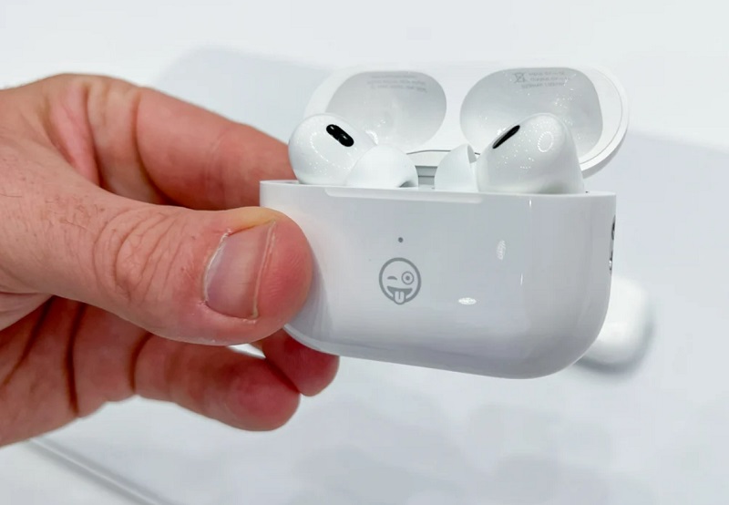 Nhờ sử dụng chip H2, AirPods Pro 2 phát huy tính năng Xuyên âm linh hoạt hơn 