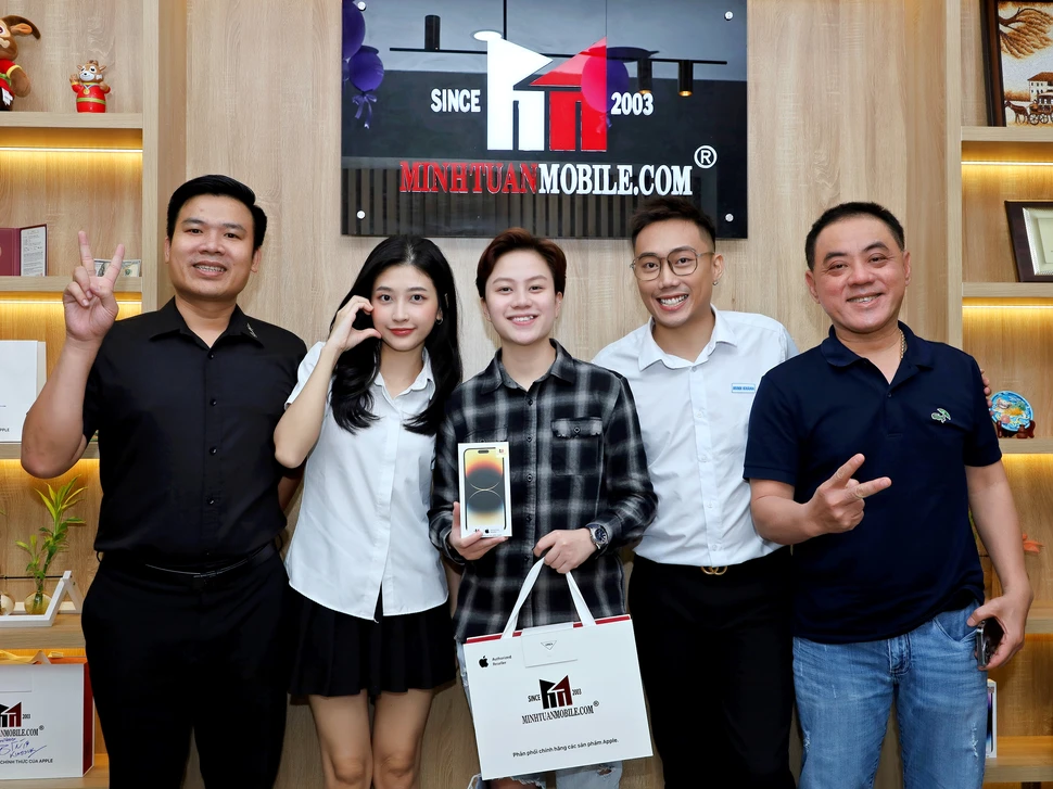 Bảo Hân mua iPhone 14 Pro Max