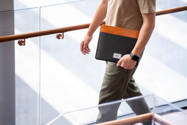 Túi chống sốc iPad 12.9 Tomtoc Felt & Pu Leather 2021