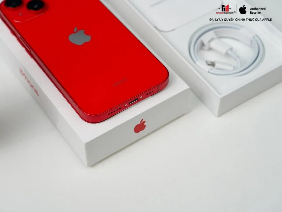 Trên tay iPhone 14 màu đỏ