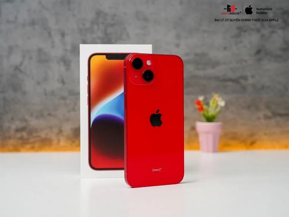 Trên tay iPhone 14 màu đỏ