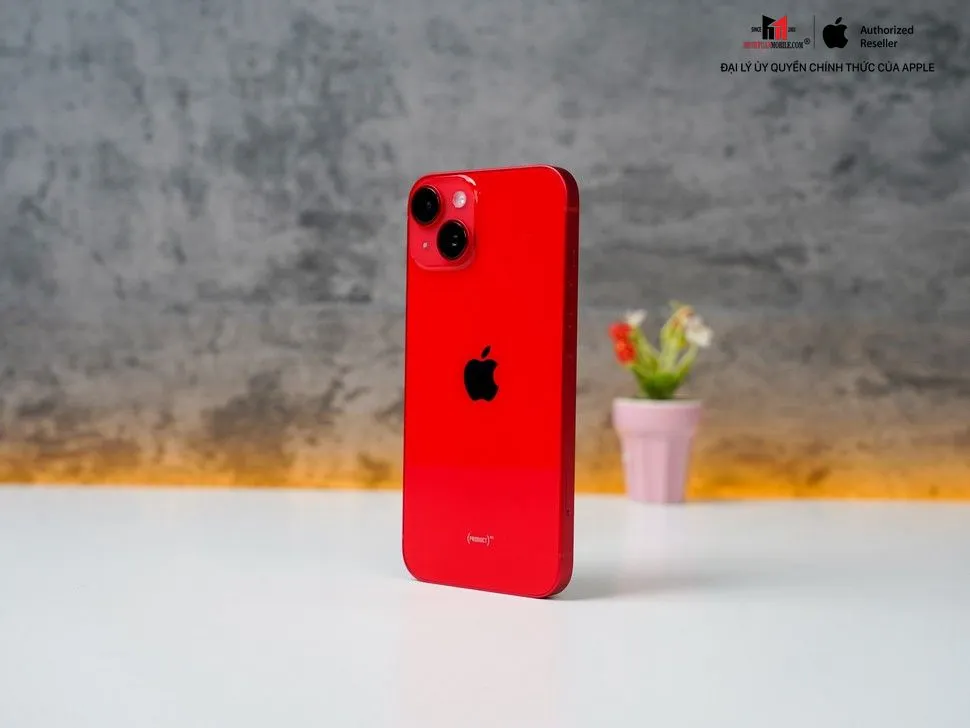 Trên tay iPhone 14 màu đỏ