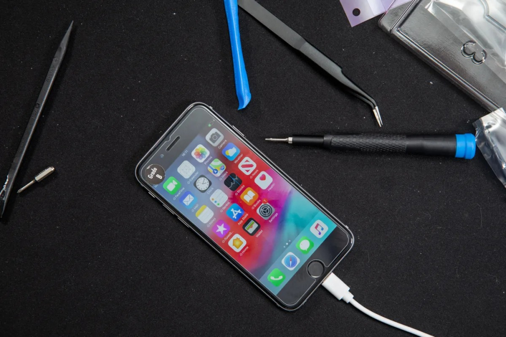 Có nên tự thay pin cho iPhone không? Có bị mất bảo hành không? Những lưu ý khi tự thay pin iPhone tại nhà