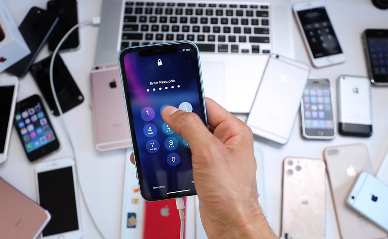 Mở khóa iPhone bằng cách hack thiết bị