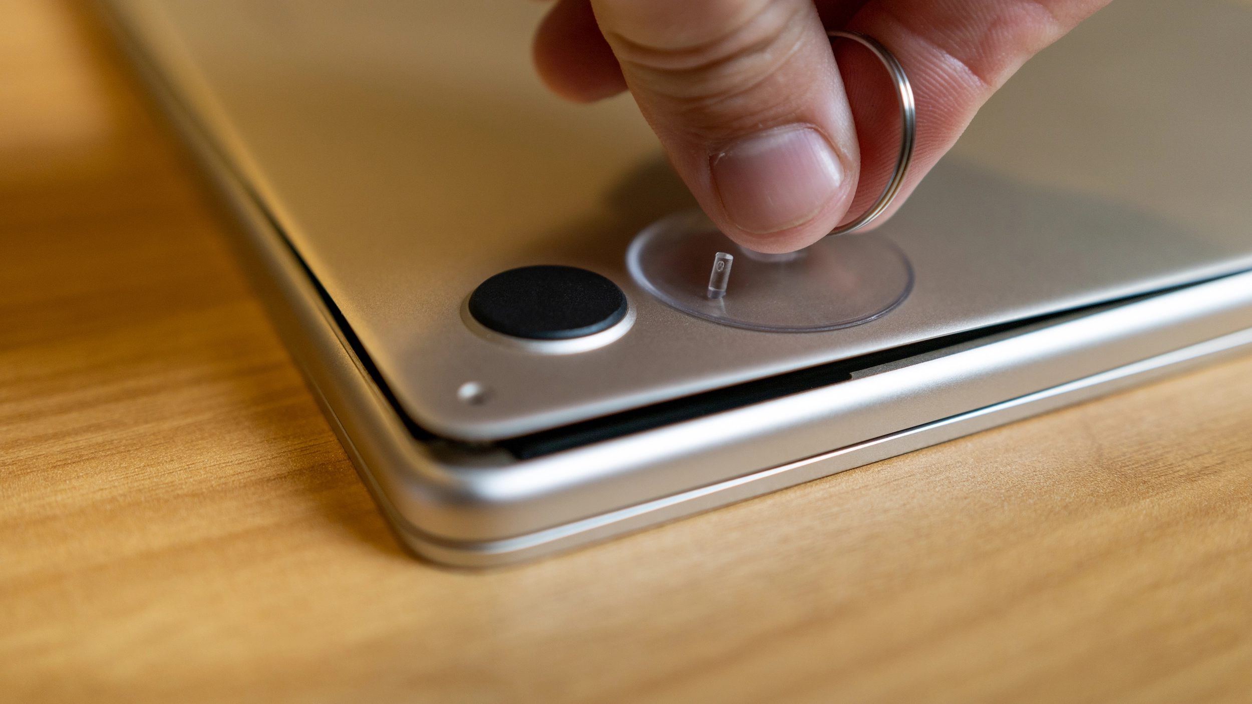 Bảng điều khiển nâng và tháo ba cạnh