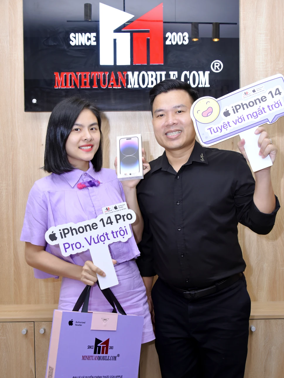 Vân Trang sắm iPhone 14 Pro Max tại Minh Tuấn Mobile