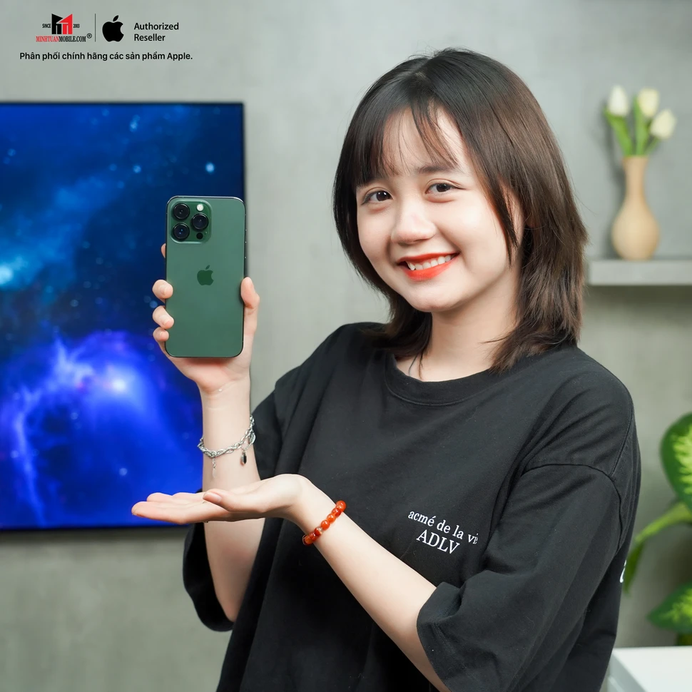 Nắm cả thế giới với iPhone trên tay 