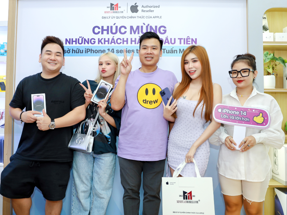 Xoài Non sánh đôi cùng Xemesis mua iPhone 14 Pro Max