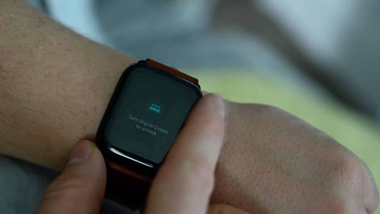 xoay Digital Crown để xem giờ