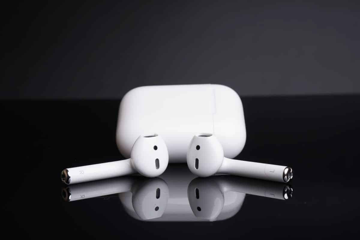 AirPods Pro vs AirPods 2: Đâu mới là sự lựa chọn đáng tiền nhất?