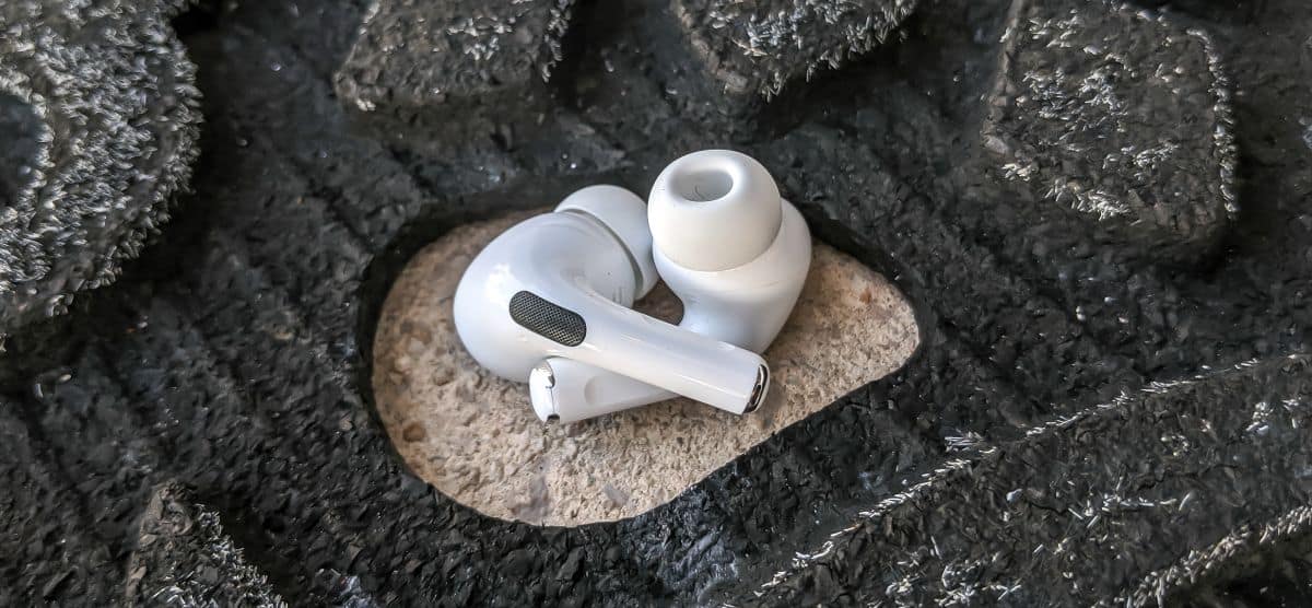 AirPods Pro vs AirPods 2: Đâu mới là sự lựa chọn đáng tiền nhất?